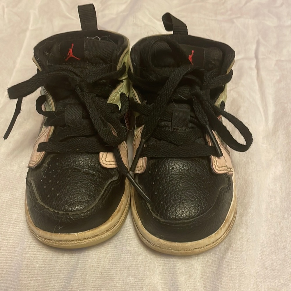 Air Jordan mids